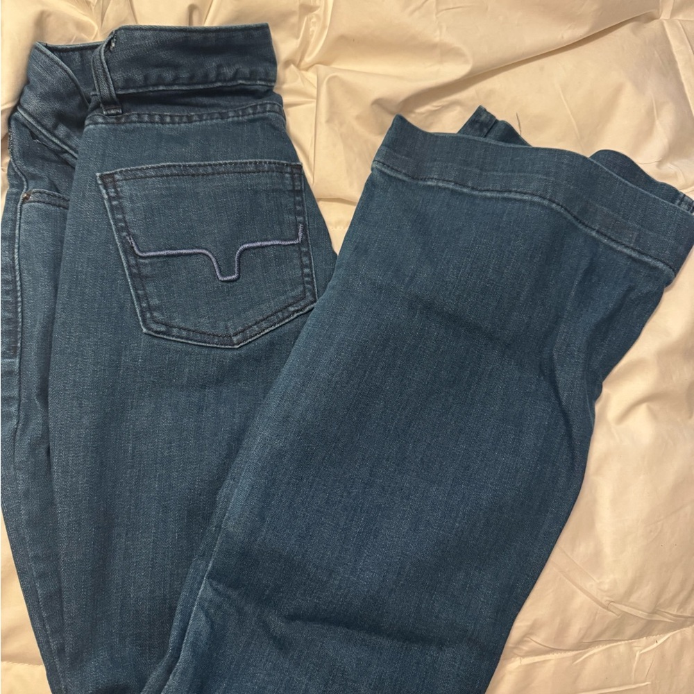 Selling Women’s Kimes Lola Jeans Size 00. Wore once but too tight on me.